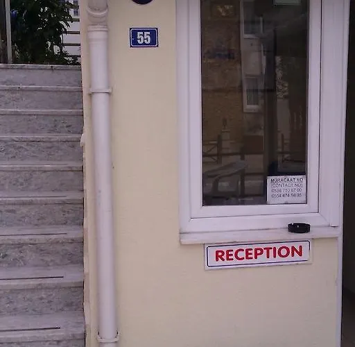 ホステル Pinara & *