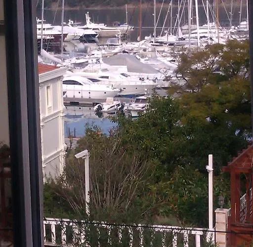 ホステル Pinara & フェティエ