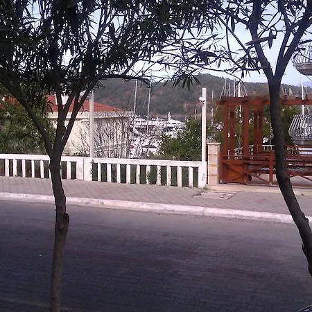 普那拉宾馆 旅馆 费特希耶